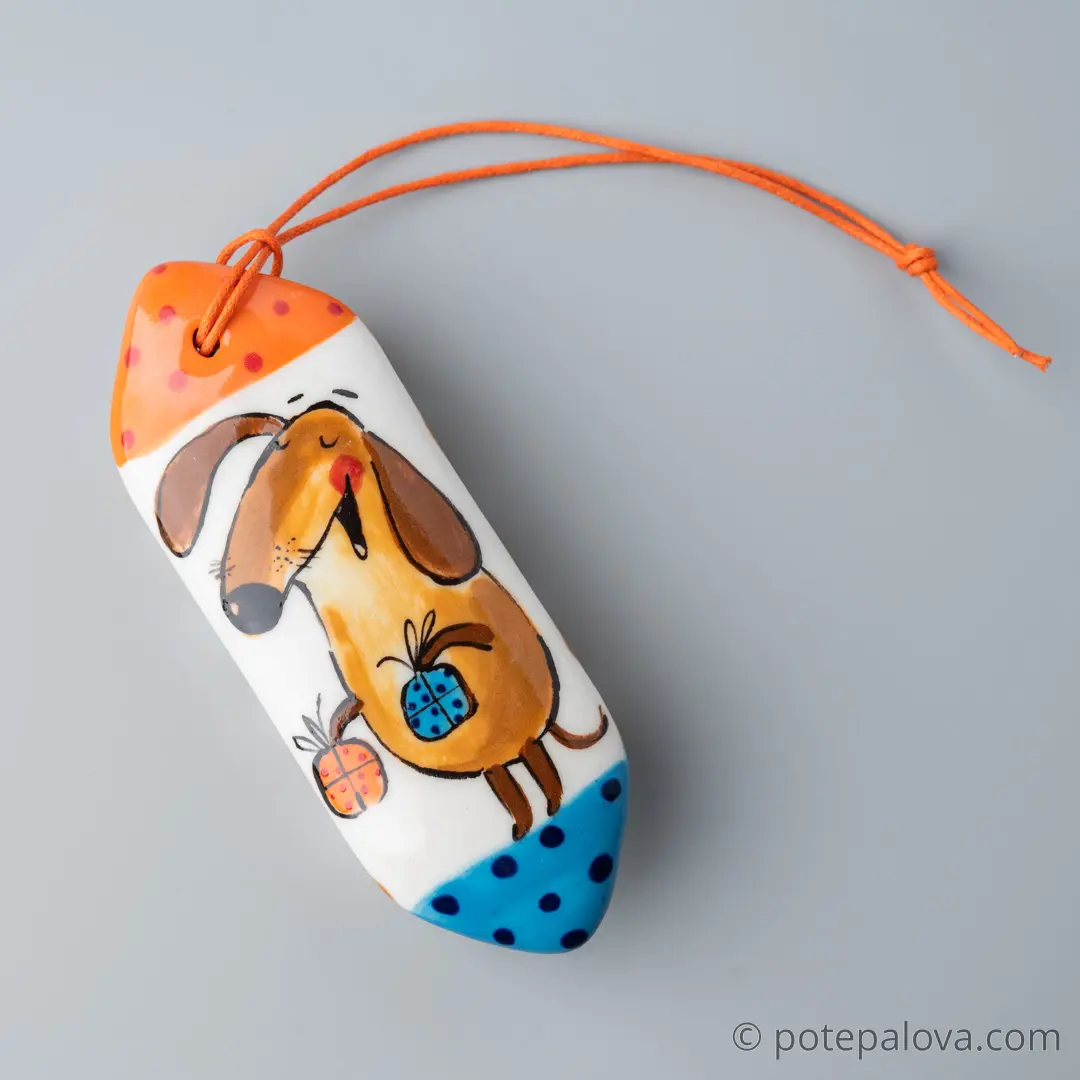 картинка Елочная игрушка в форме конфеты "Собака с подарками" - DishWishes.Ru