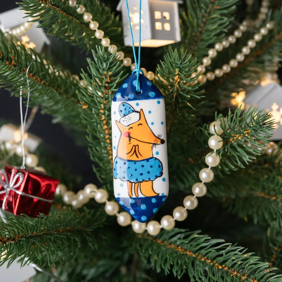 картинка Елочная игрушка в форме конфеты "Лисичка в шапочке" синяя - DishWishes.Ru