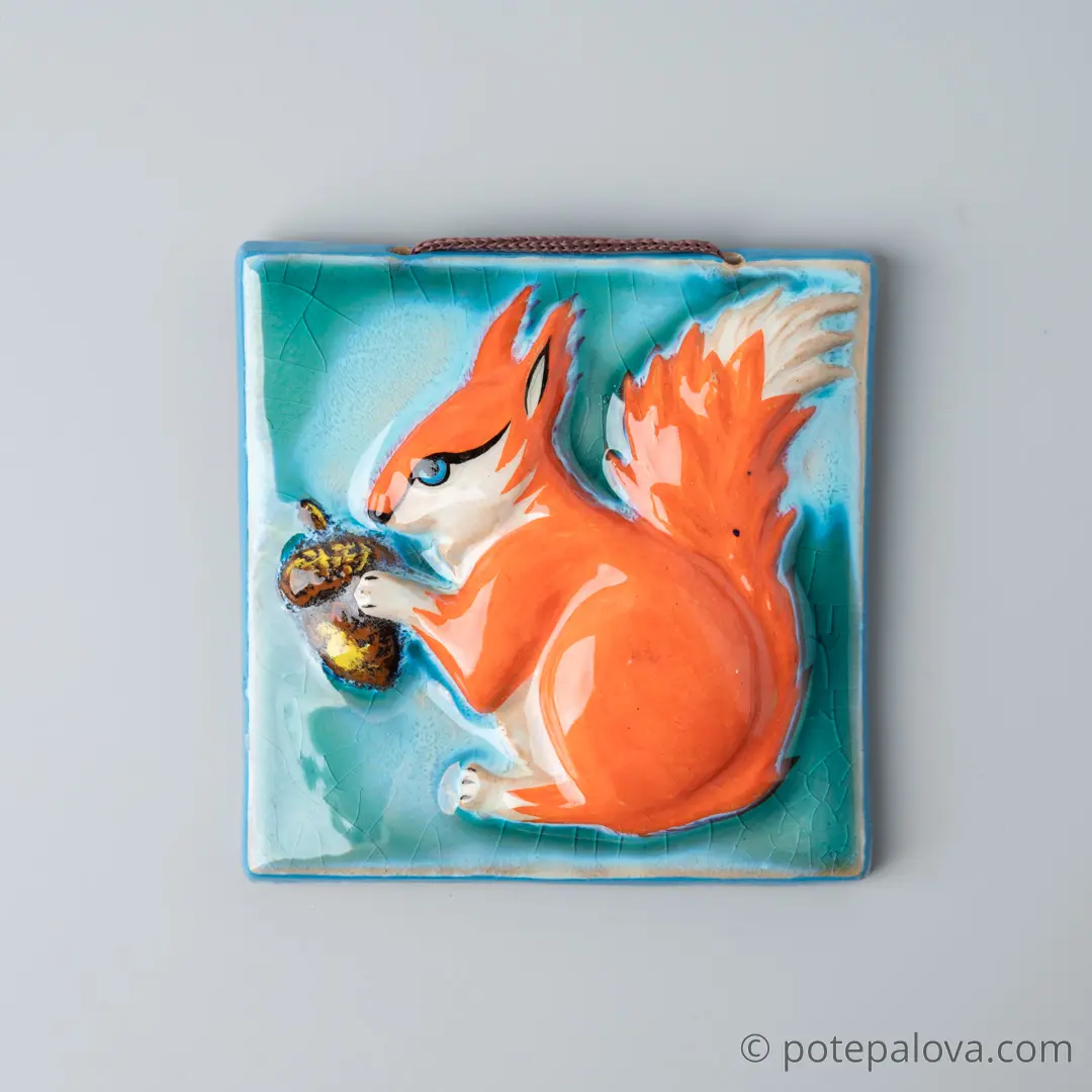 картинка Изразец ручной работы "Белочка" 3 - DishWishes.Ru