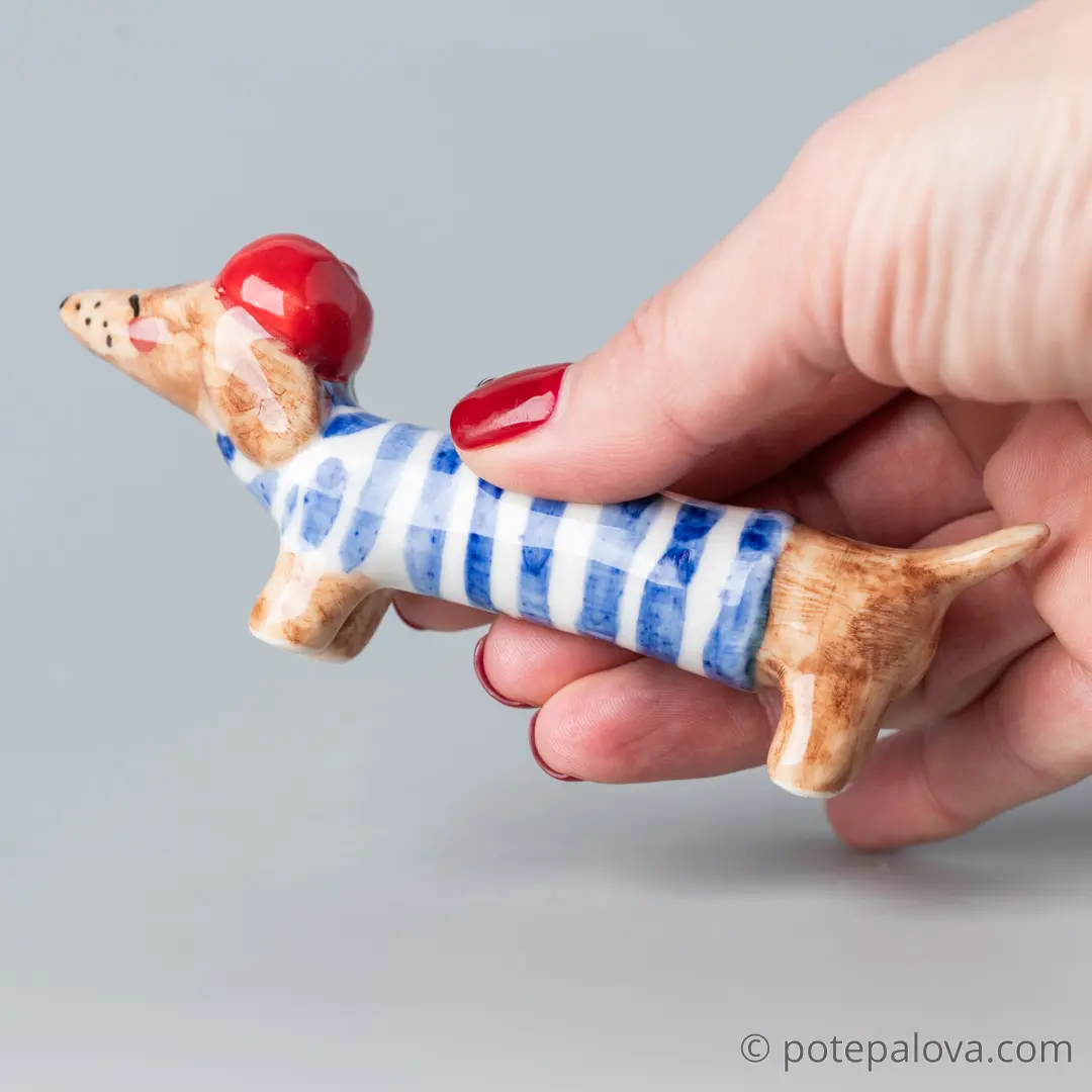 картинка Фарфоровая игрушка "Такса" 1 - DishWishes.Ru