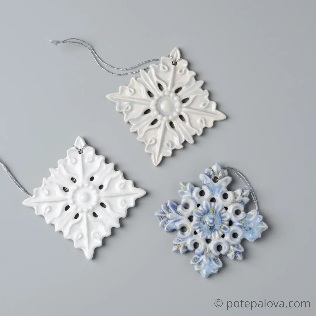 картинка Набор керамических снежинок в крафтовой коробке 1 - DishWishes.Ru