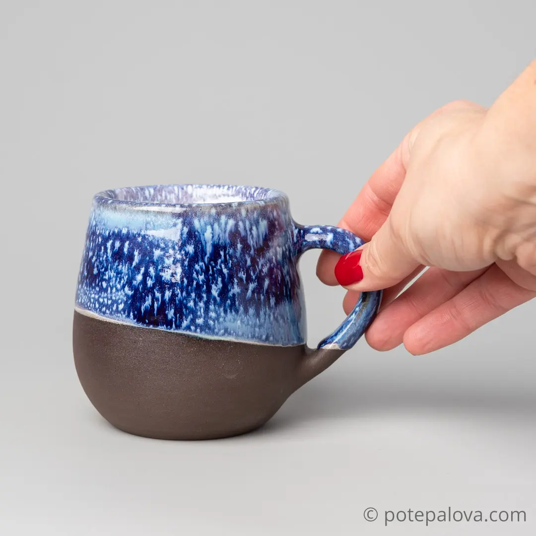 картинка Кружка "Космос" на черной глине 2 - DishWishes.Ru