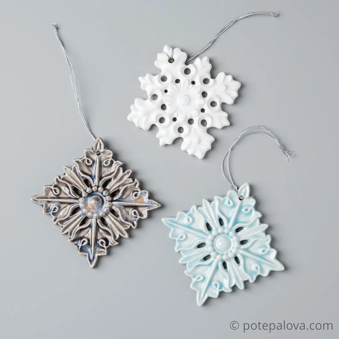 картинка Набор керамических снежинок в крафтовой коробке 4 - DishWishes.Ru