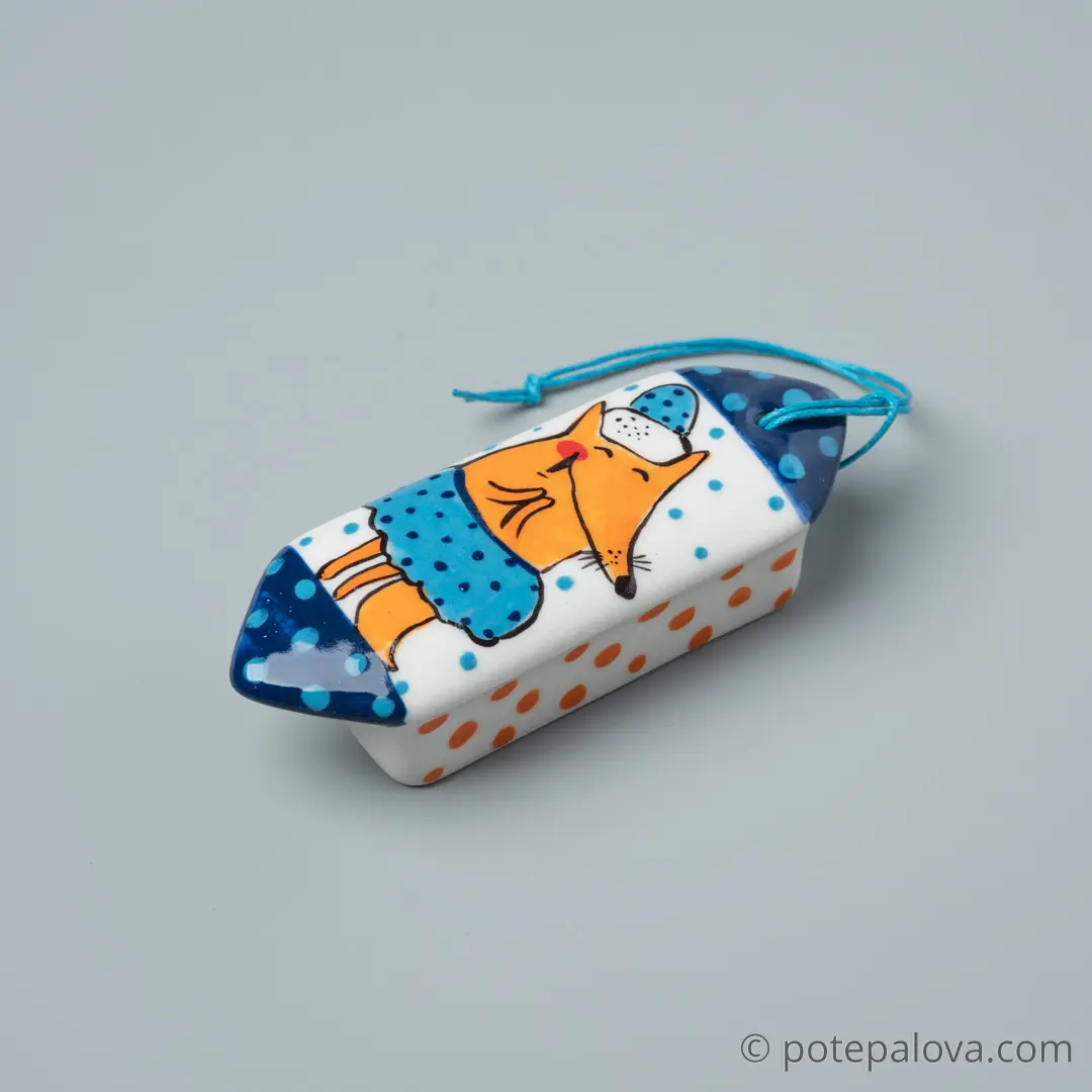 картинка Елочная игрушка в форме конфеты "Лисичка в шапочке" синяя - DishWishes.Ru