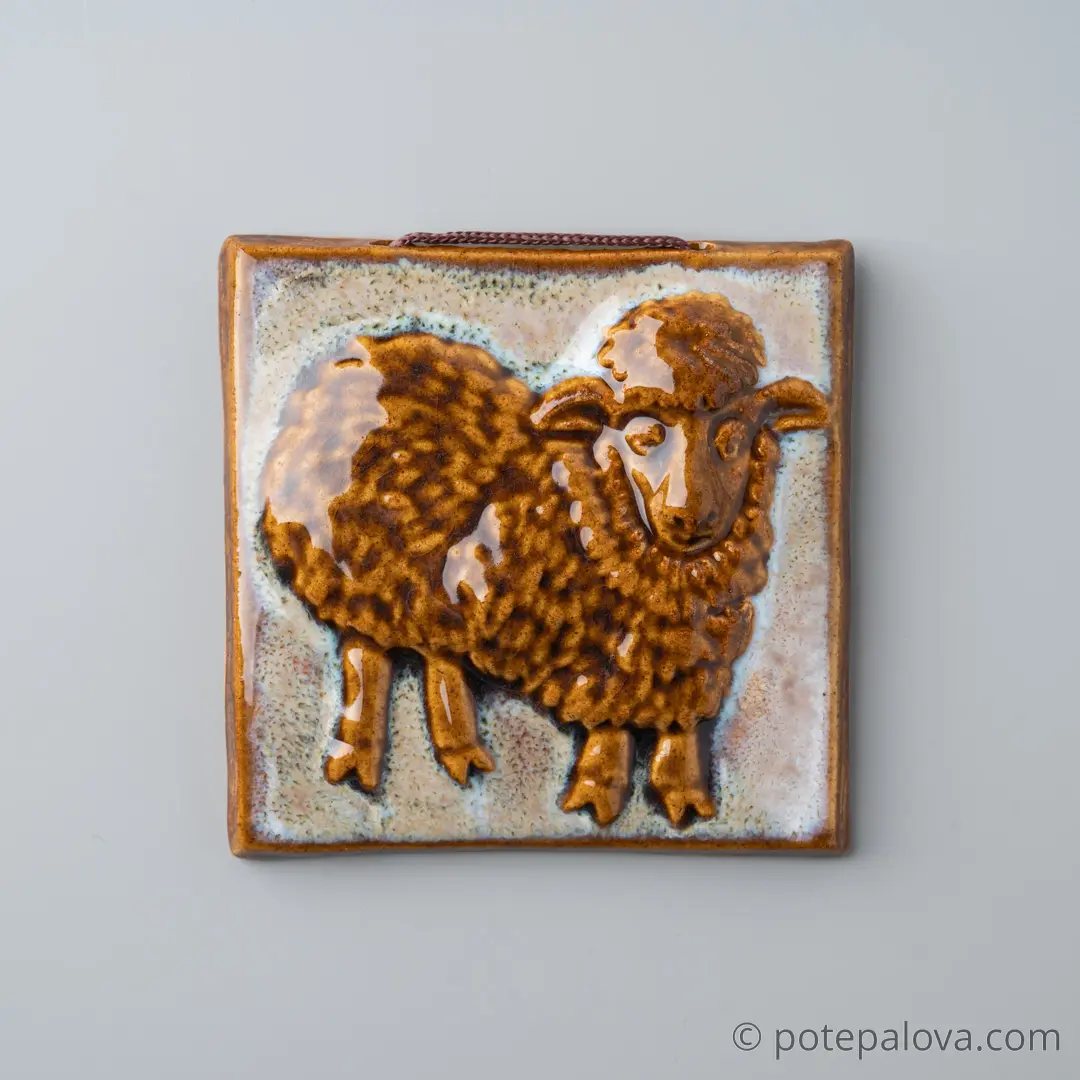 картинка Изразец ручной работы "Овечка" - DishWishes.Ru