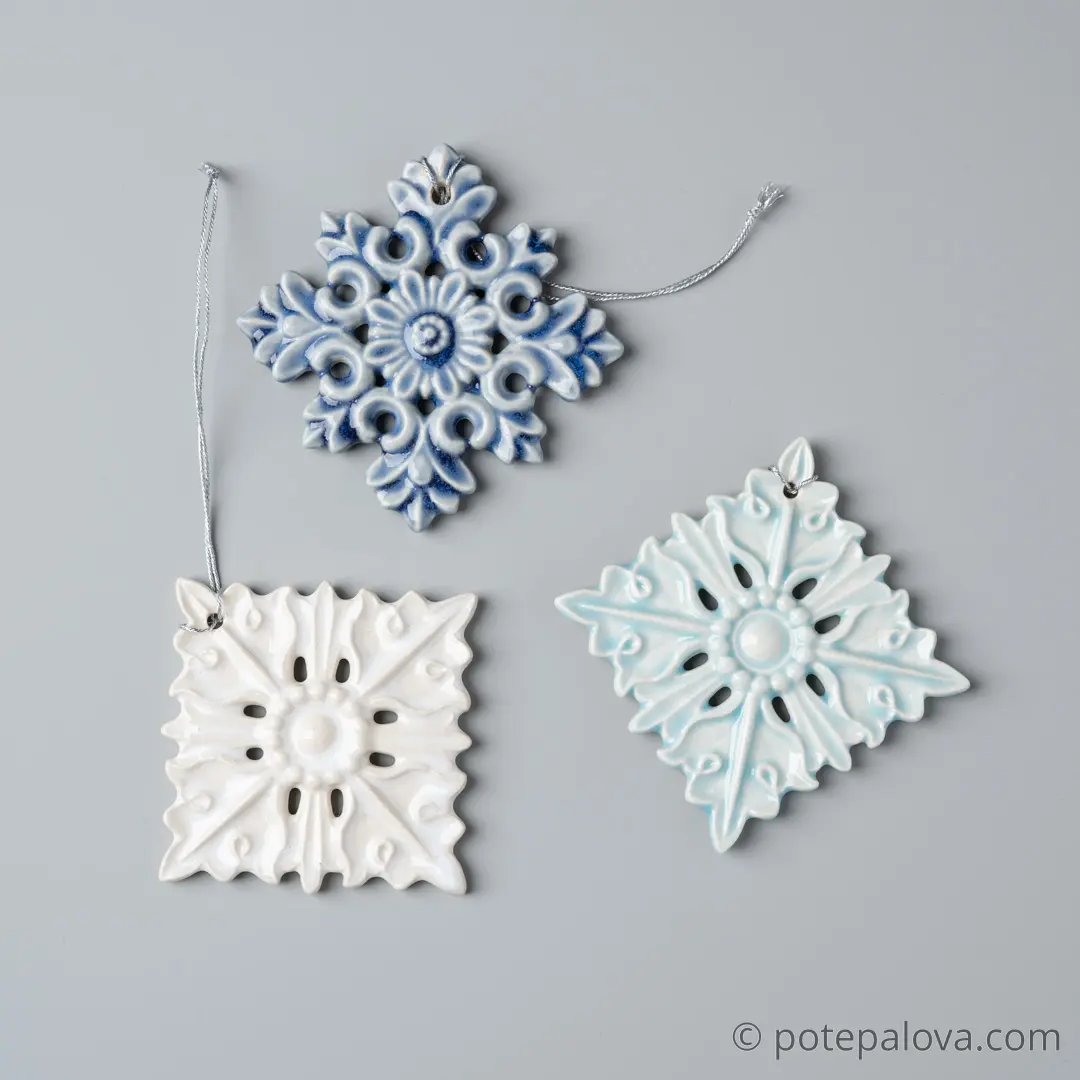 картинка Набор керамических снежинок в белой коробке 3 - DishWishes.Ru