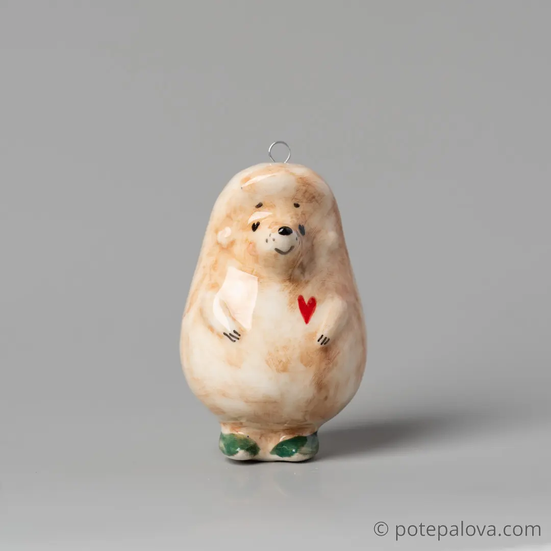 картинка Фарфоровая игрушка "Ёжик в зеленых ботиночках" - DishWishes.Ru