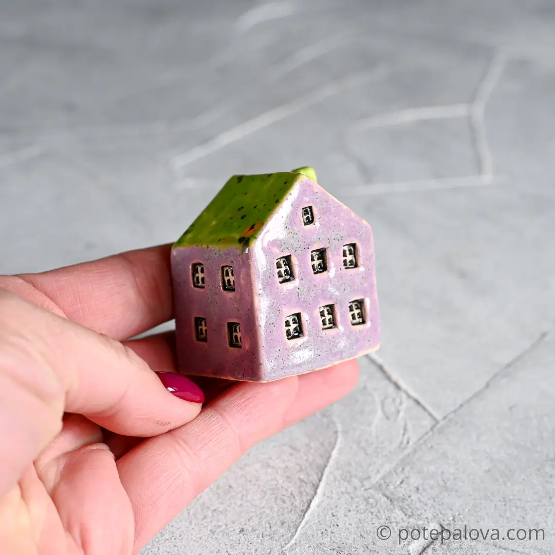 картинка Маленький декоративный домик сиренево-зеленый I-1 - DishWishes.Ru