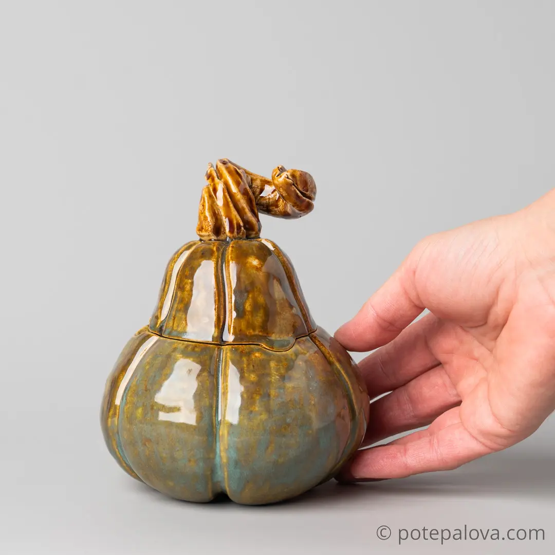 картинка Керамическая тыковка зеленая "груша" - DishWishes.Ru