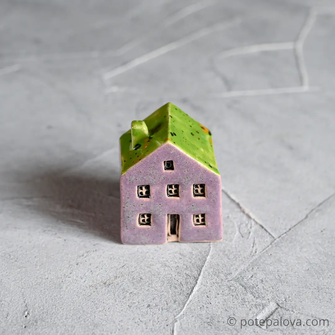 картинка Маленький декоративный домик сиренево-зеленый I-1 - DishWishes.Ru