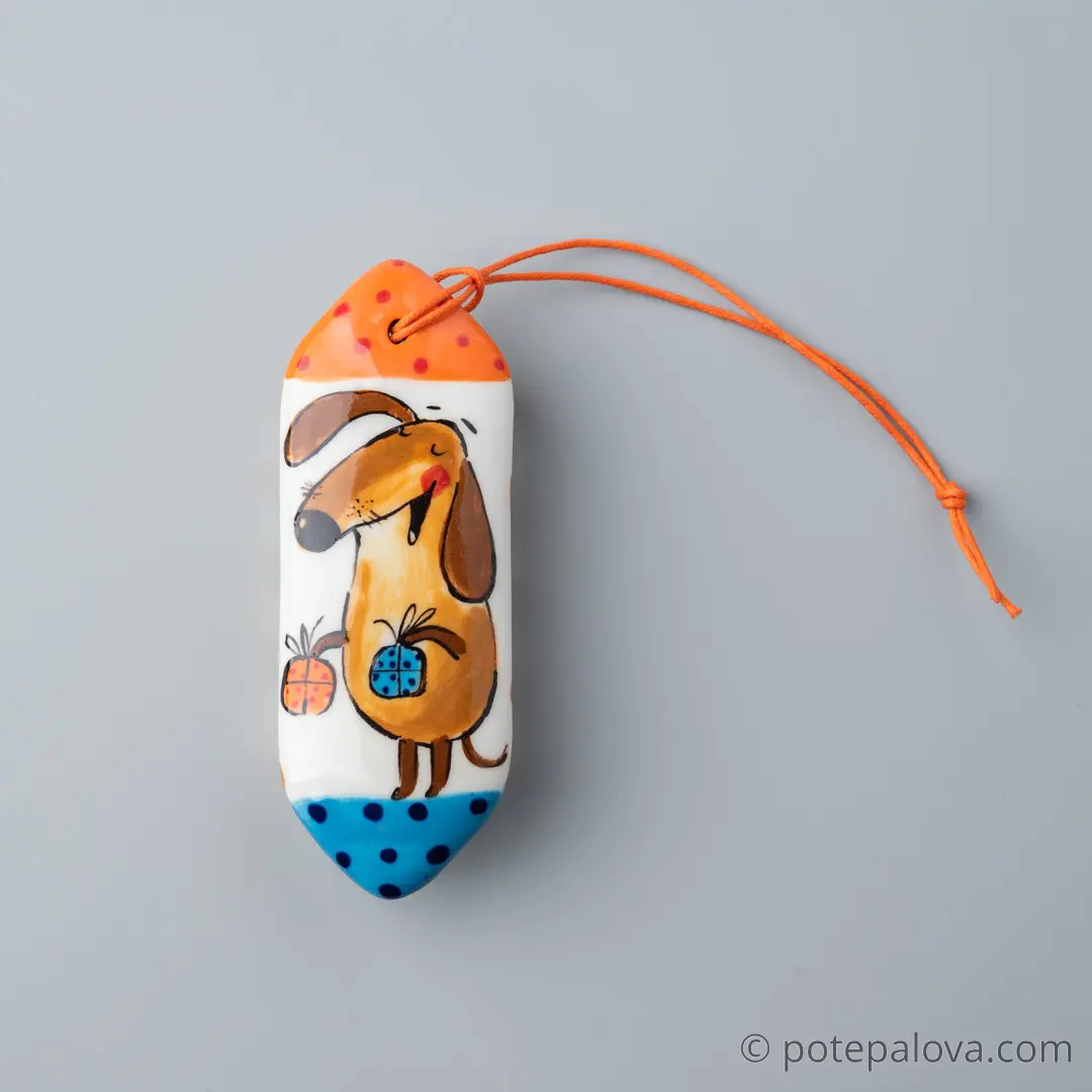 картинка Елочная игрушка в форме конфеты "Собака с подарками" - DishWishes.Ru