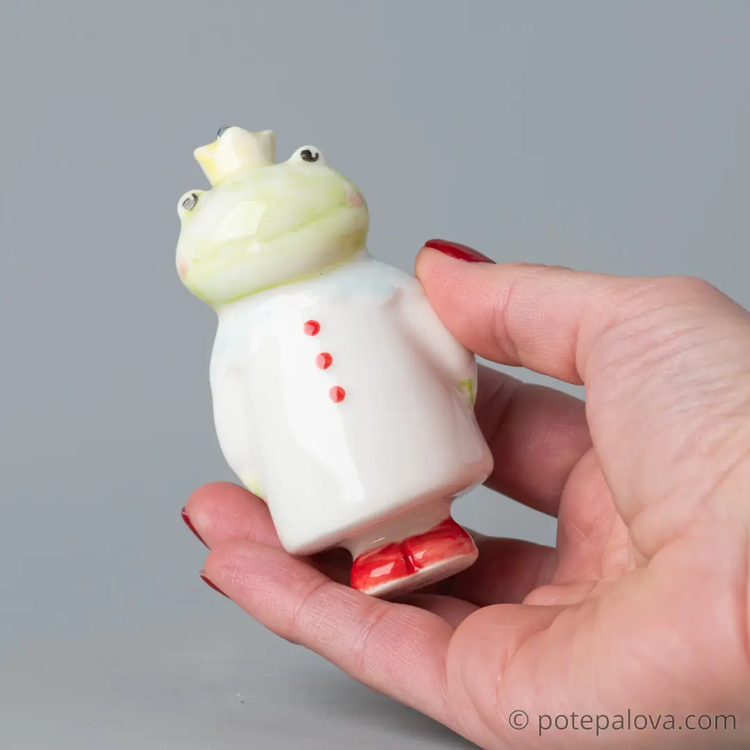 картинка Фарфоровая игрушка "Лягушка" 2 - DishWishes.Ru