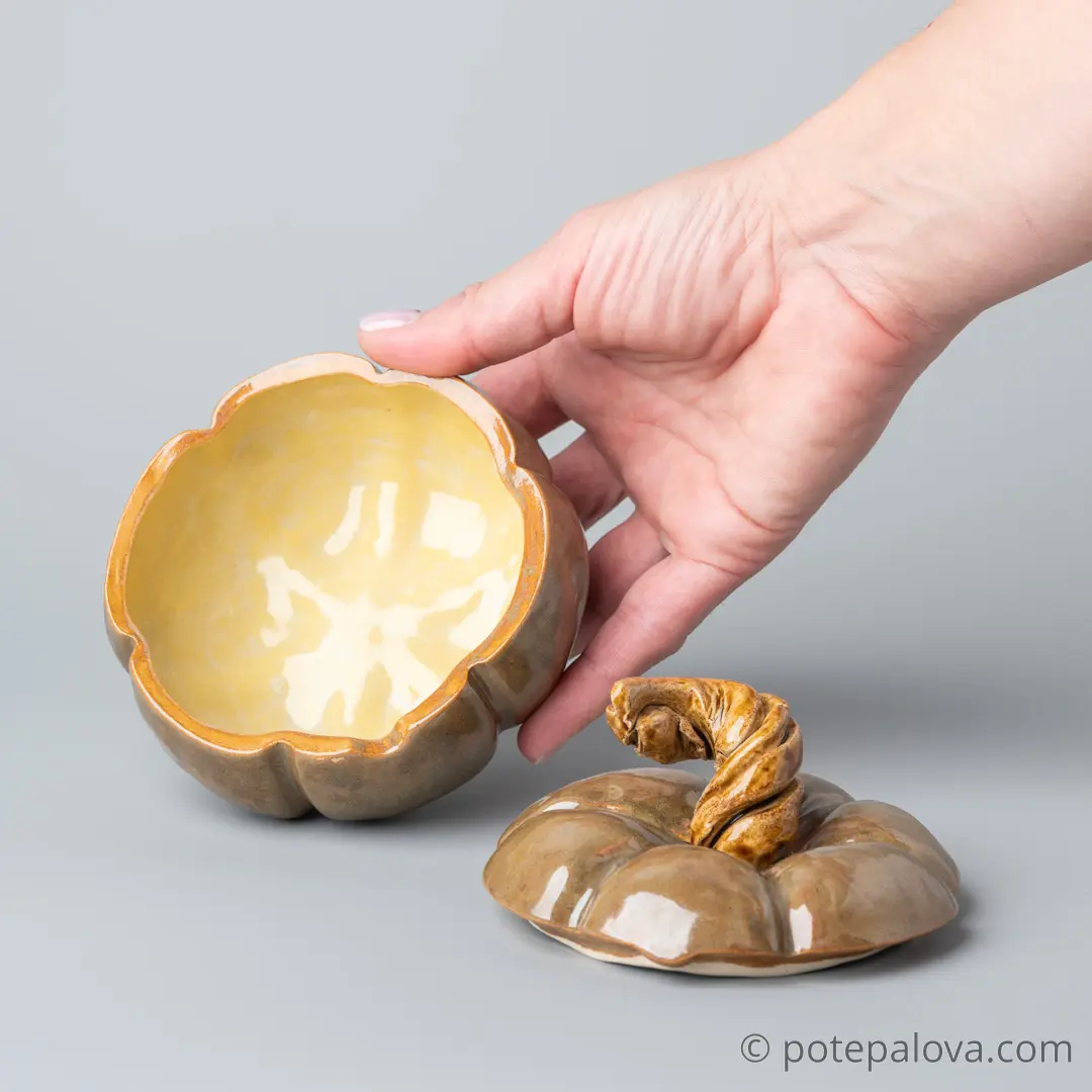 картинка Керамическая тыковка зелено-коричневая круглая большая - DishWishes.Ru