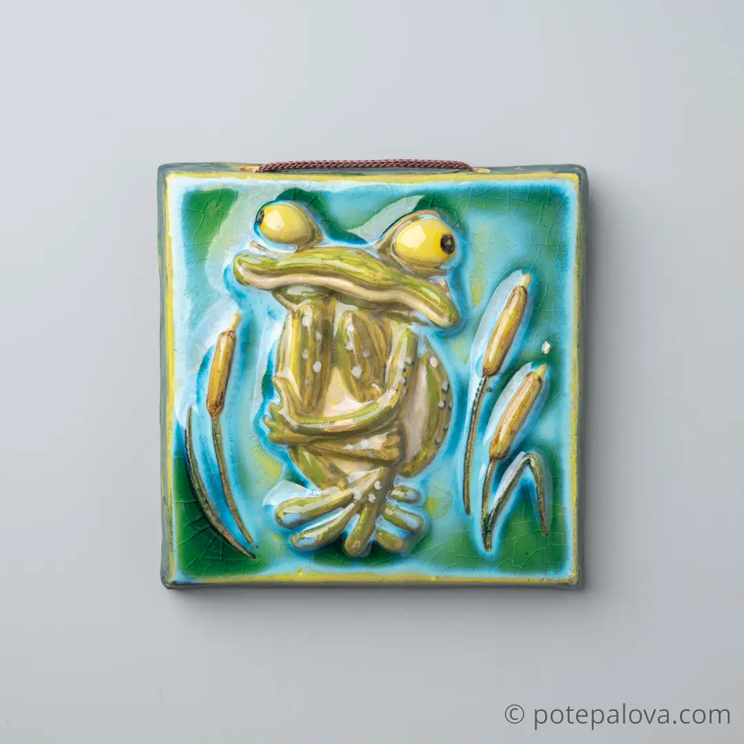картинка Керамический изразец "Лягушонок в камышах" - DishWishes.Ru