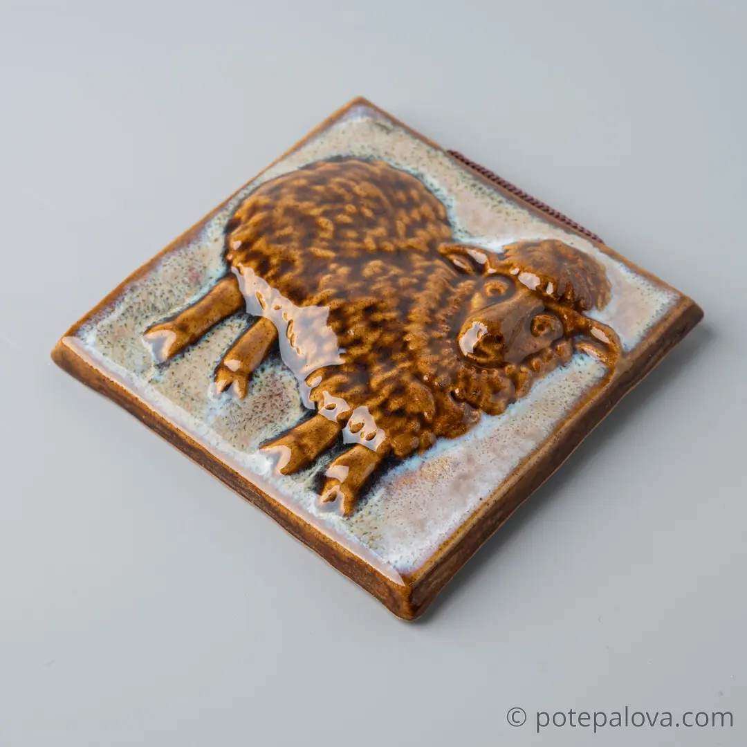 картинка Изразец ручной работы "Овечка" - DishWishes.Ru