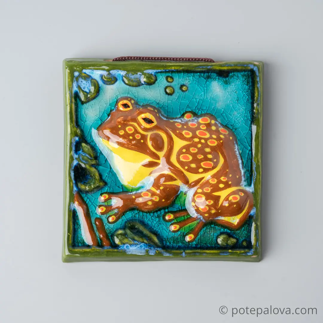картинка Керамический изразец "Лягушка" с росписью 2 - DishWishes.Ru
