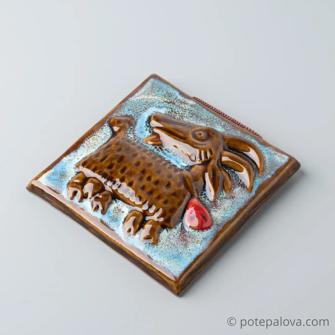 картинка Изразец ручной работы "Коза" 1 - DishWishes.Ru