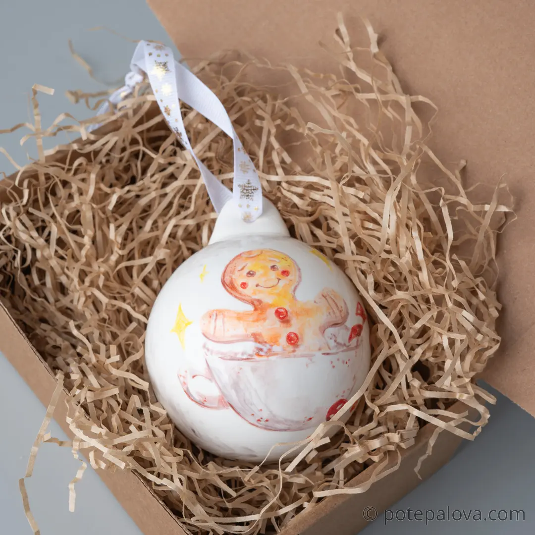 картинка Елочный шар с росписью "Пряничный человечек" - DishWishes.Ru