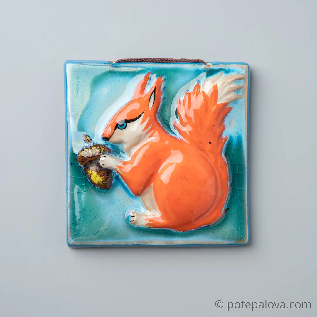 картинка Изразец ручной работы "Белочка" 3 - DishWishes.Ru