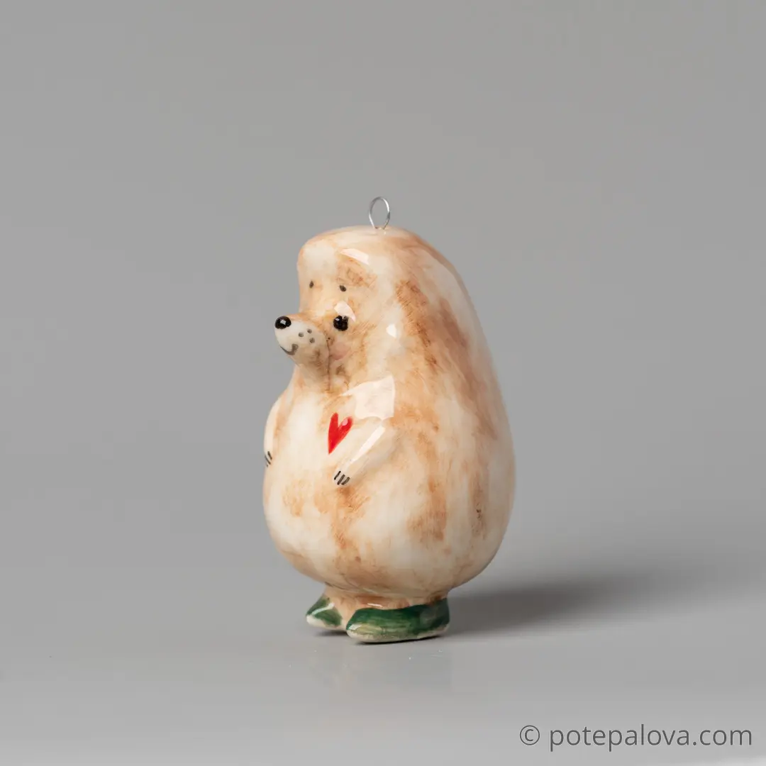 картинка Фарфоровая игрушка "Ёжик в зеленых ботиночках" - DishWishes.Ru