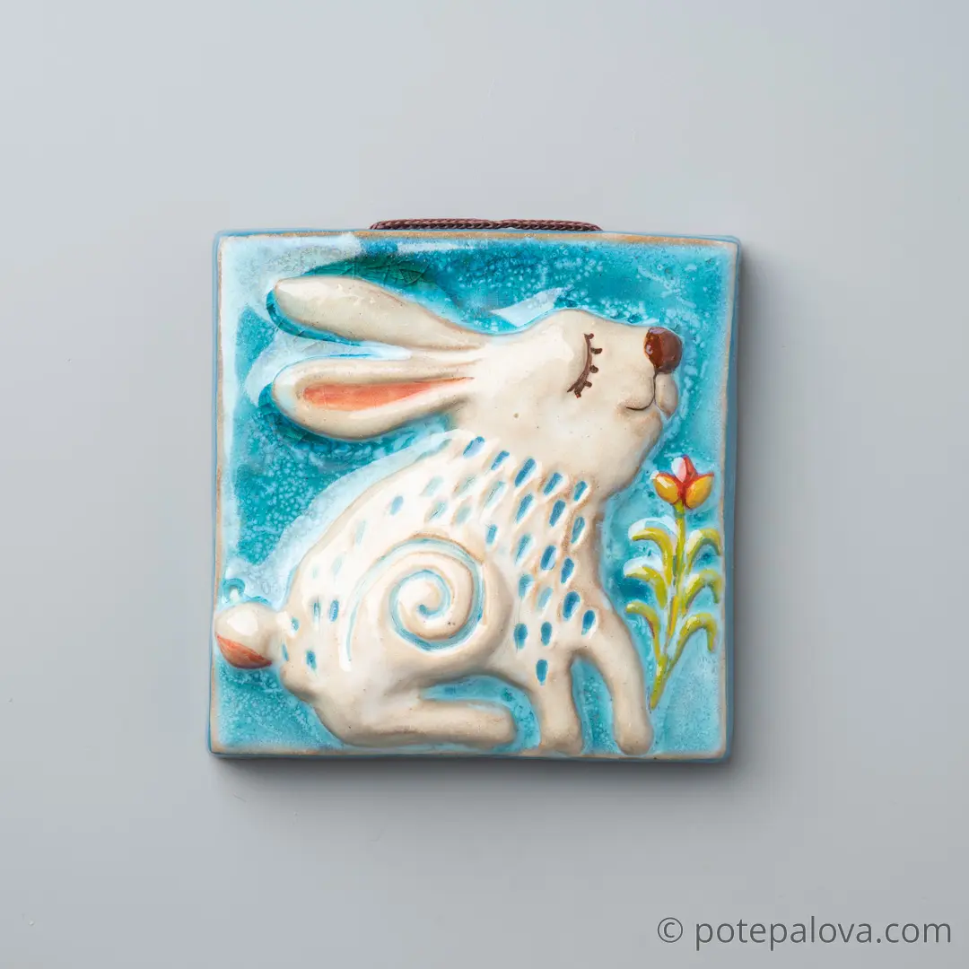 картинка Изразец ручной работы "Зайчик" - DishWishes.Ru